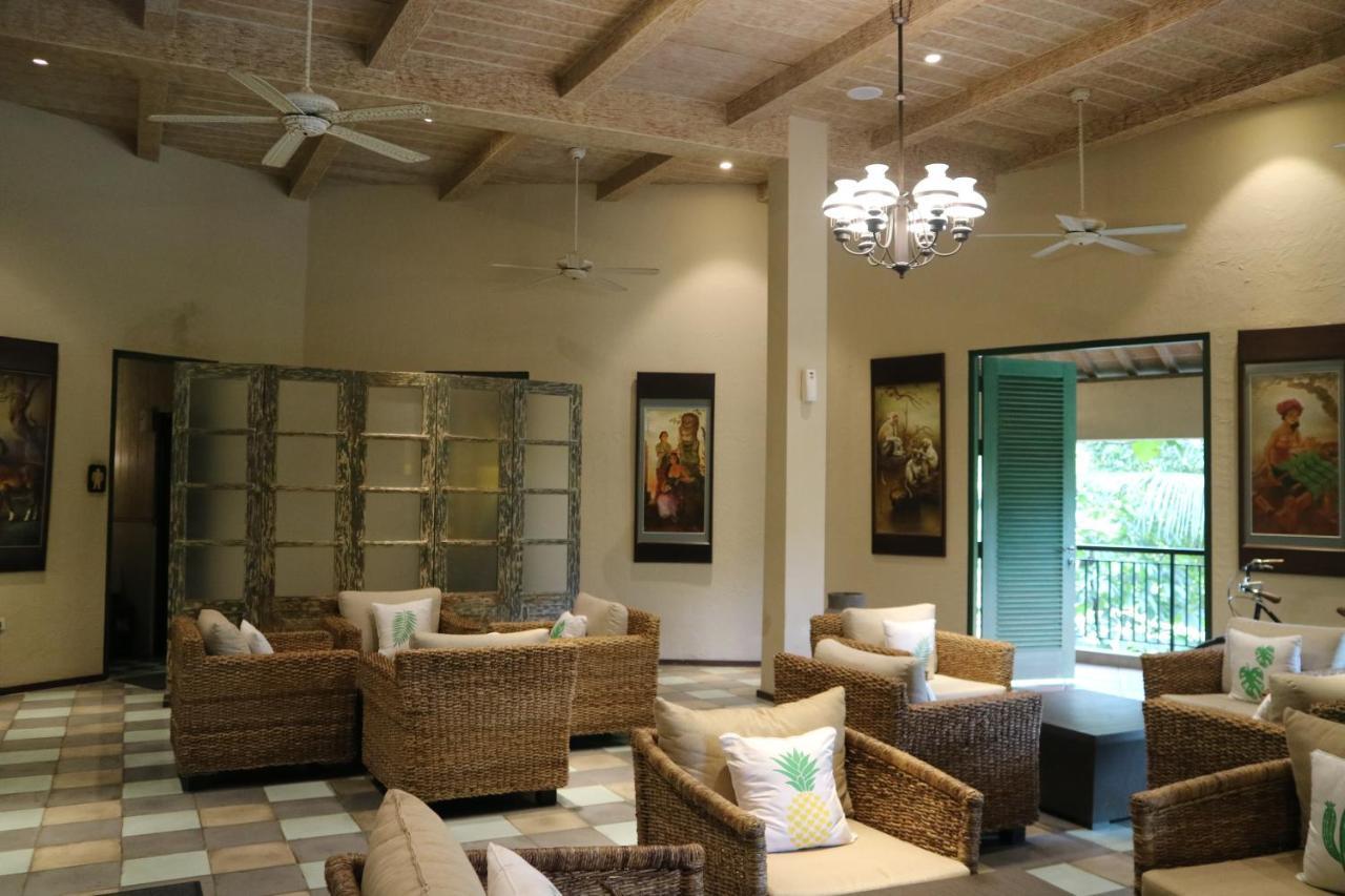 בוגור Amanuba Hotel & Resort Rancamaya מראה חיצוני תמונה